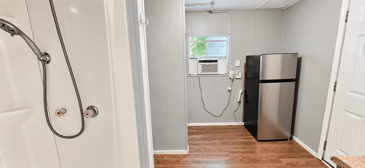 Studio, 300 sqft, $600 — Photo 2