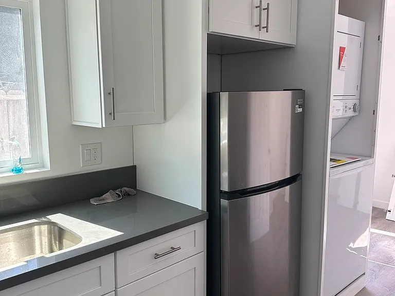483 E Osgood St #C — Photo 6
