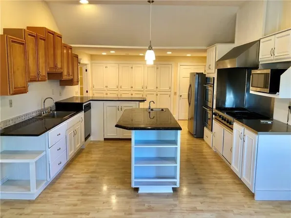 16 Clearview Ave Unit D, Portsmouth, RI 02871