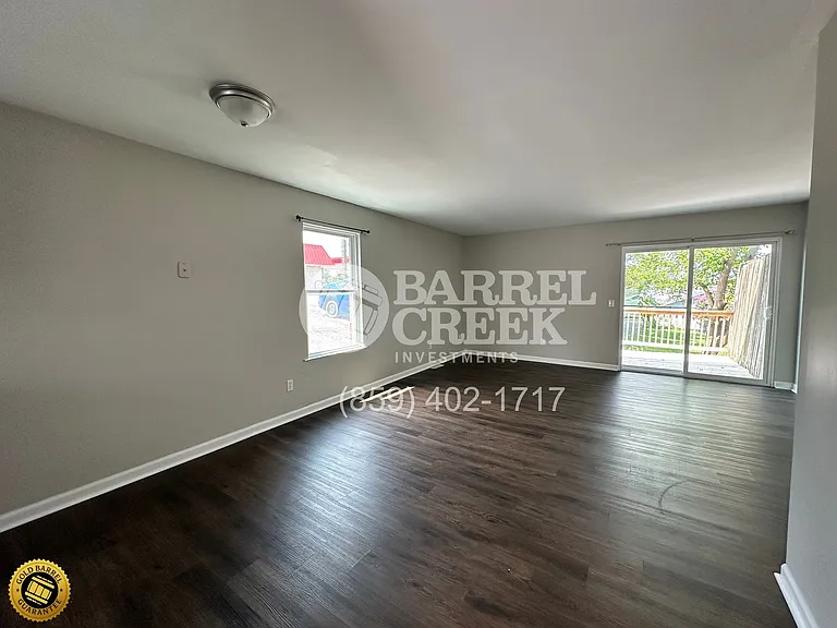 130 Ewing Ave — Photo 3