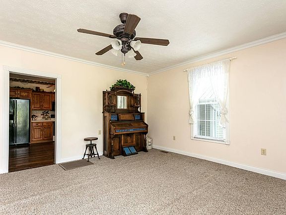 3rd image of 3905 Merrimac Rd
