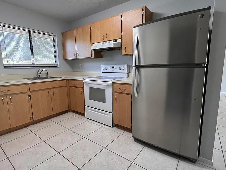 1111 Flagami Rd SE — Photo 2