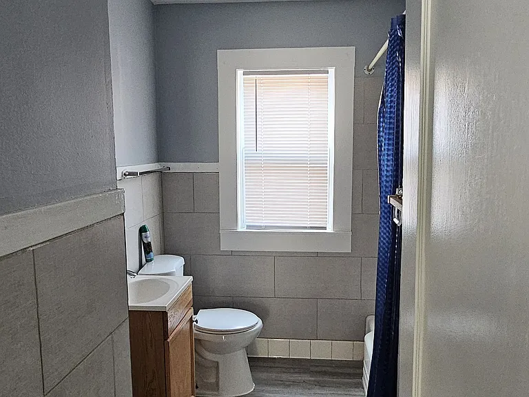 1327 Lincoln St — Photo 8