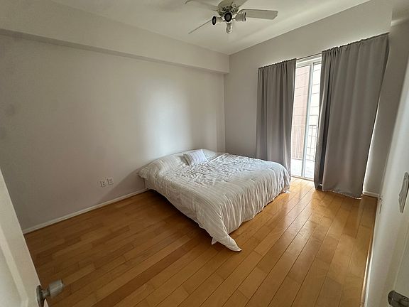 4th image of 3505 Sage Rd Unit 906