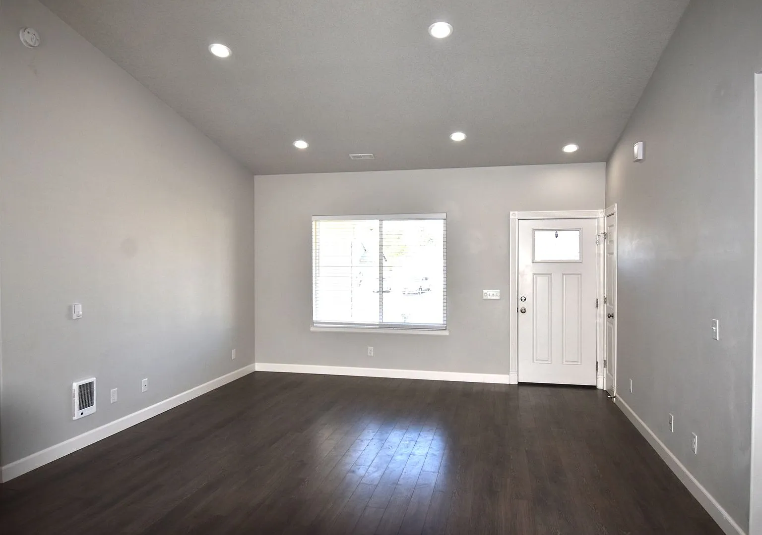 Luxury 4-bedroom home! — Photo 2