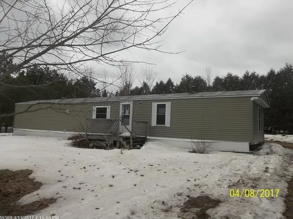 11 Maple St, Corinna, ME 04928