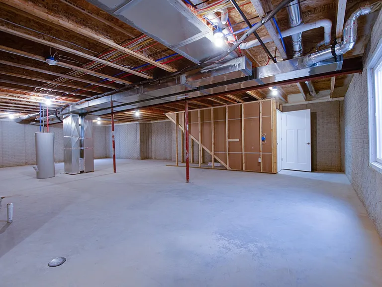9250 Brook Hollow Ln — Photo 25