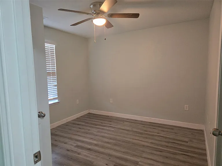 22061 Russell Dr #10 — Photo 5