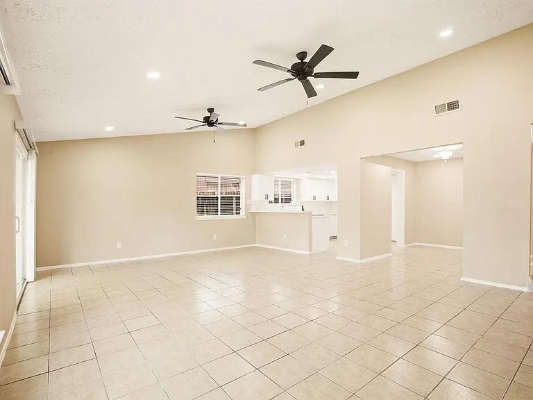 10506 Stockman Ln — Photo 7