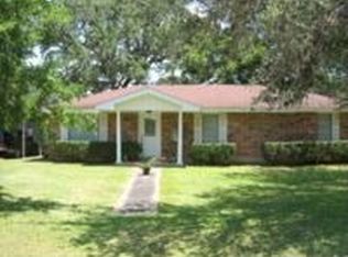734 Sunset Ave, Goliad, TX 77963