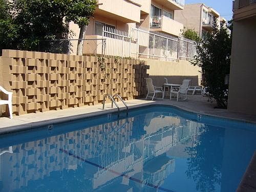 1st image of 1541 N Formosa Ave APT 10
