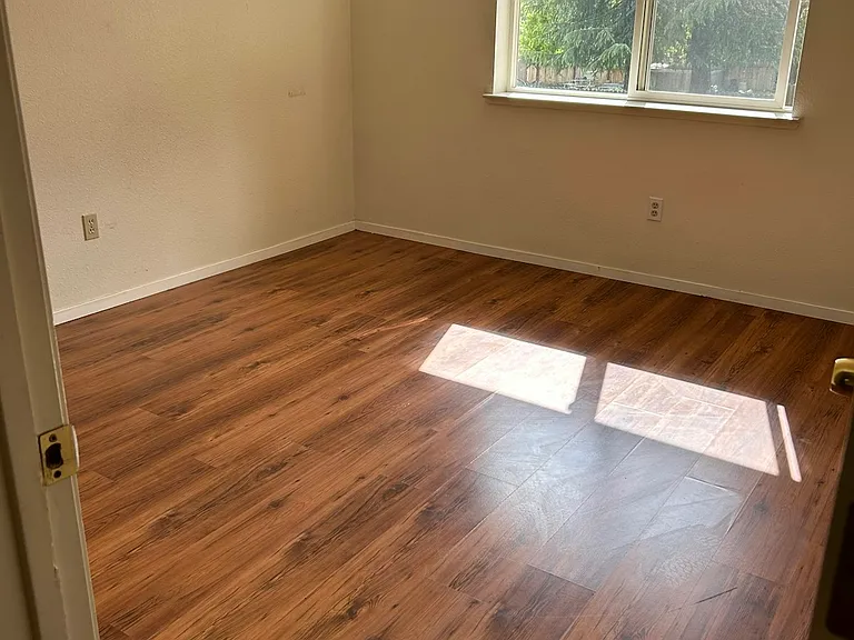 1011 Elizabeth Ln — Photo 5