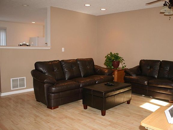 5th image of 247 Oxford Oak Dr #247