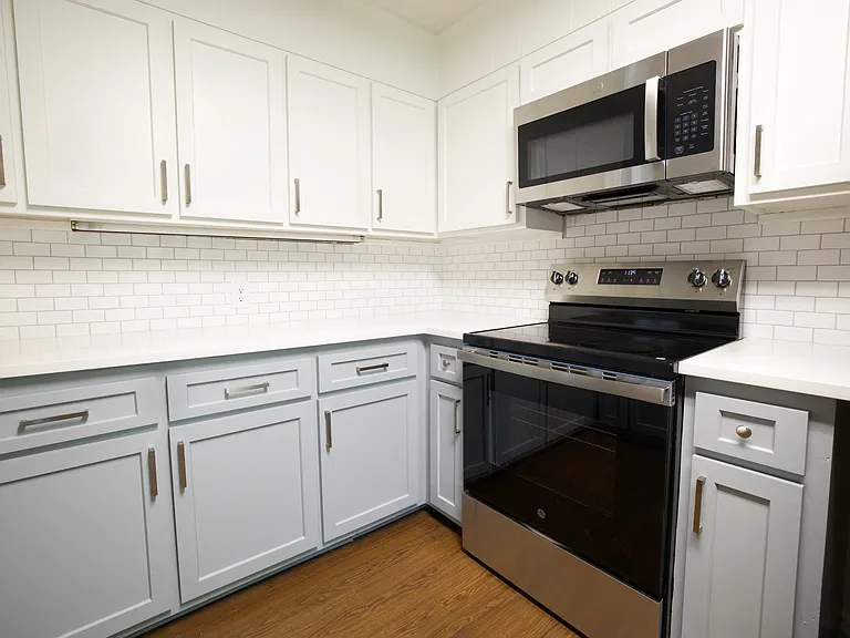 1030 Cumberland Dr — Photo 1