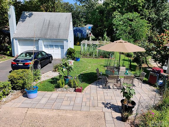3rd image of 15 Berrien Ave