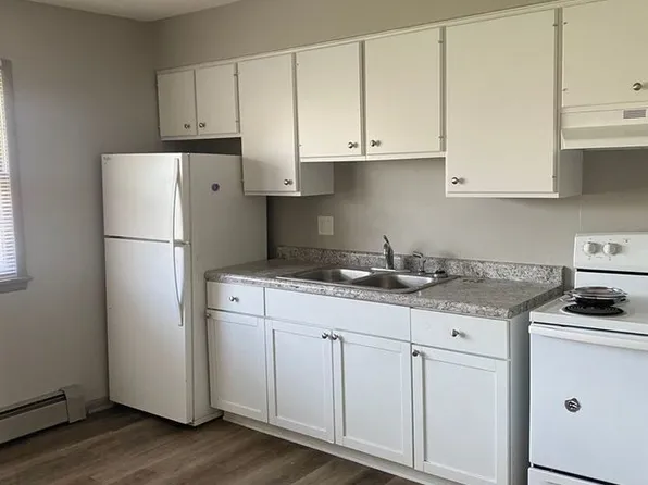 602 E 2nd St S APT 3, Newton, IA 50208