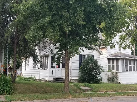 3rd image of 674 Minnehaha Ave W