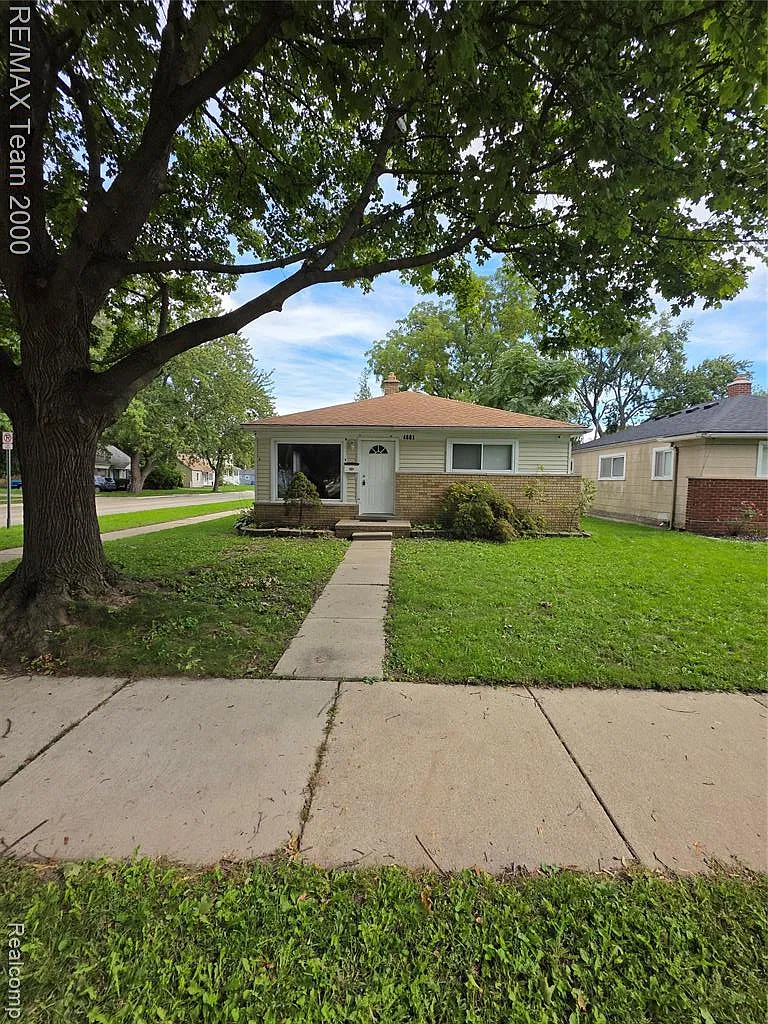 3 bed, 1.0 bath, 1000 sqft, $1,600 — Photo 1