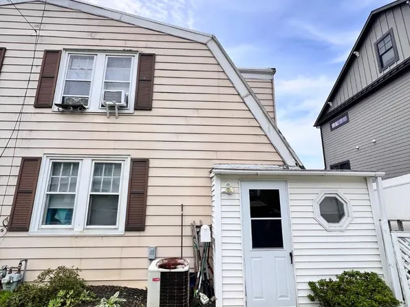 202 N Aberdeen Ave, Wayne, PA 19087