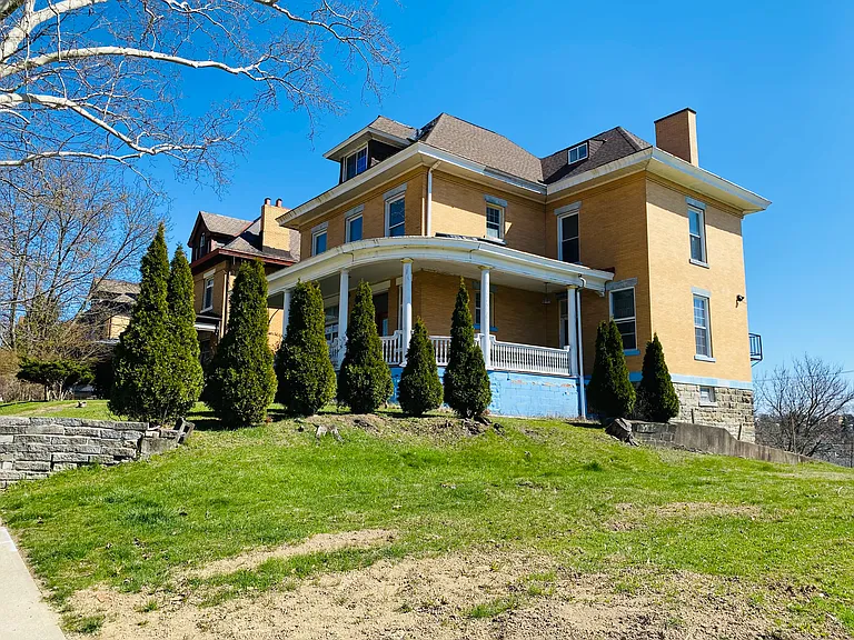 Side angle of the house.