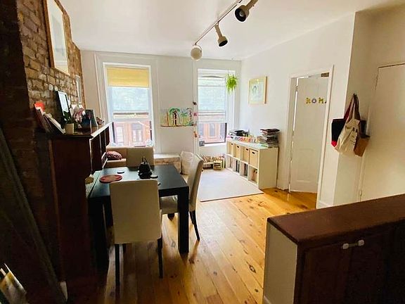3rd image of 317 Clermont Ave #2