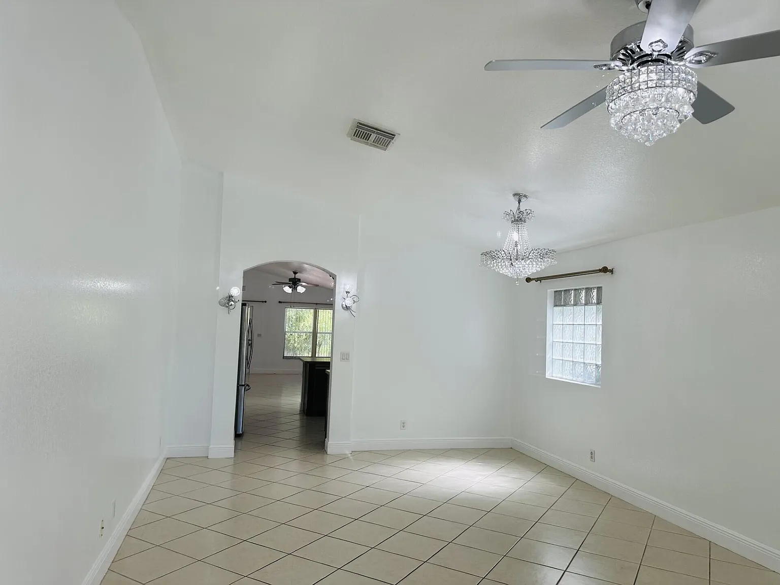 3 bed, 2.5 bath, 1670 sqft, $3,000 — Photo 4