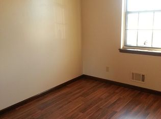 1011 SW Kingscross Rd, Blue Springs, MO 64014