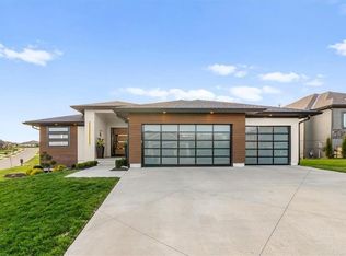 22530 W 87th Ter, Lenexa, KS 66227