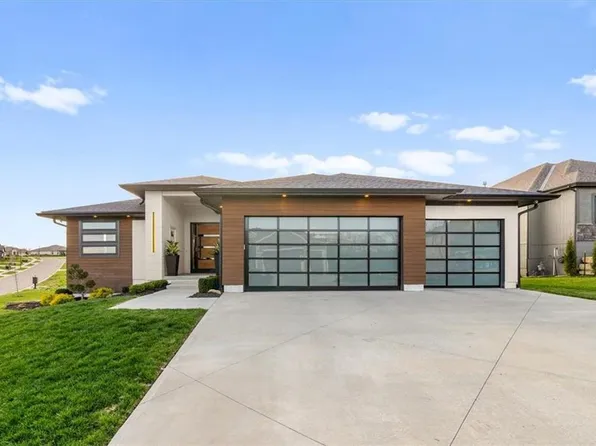 22530 W 87th Ter, Lenexa, KS 66227