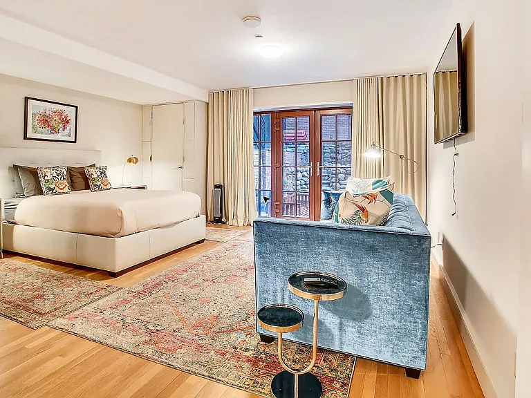 206 E 20th St #TOWNHOUSE — Photo 43