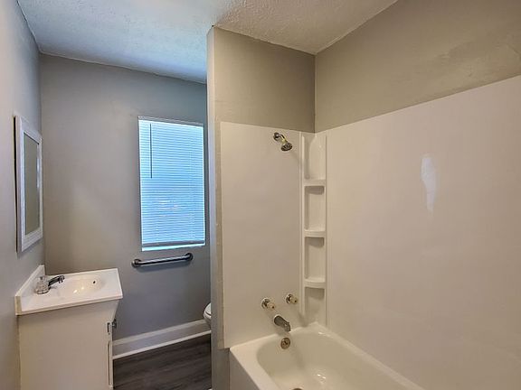 5th image of 83-93 Lechner Ave #85