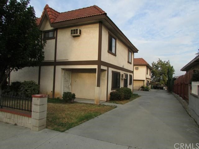 1st image of 2568 Kelburn Ave APT B1