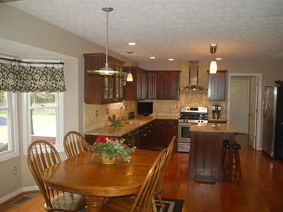 2nd image of 8315 Shadyside Ln