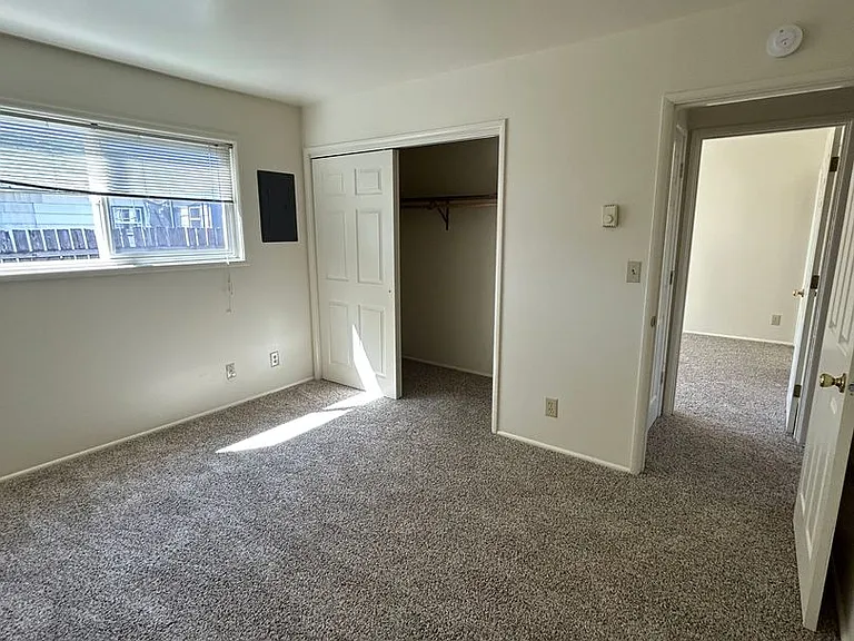 810 18th Ave SW #5 — Photo 5
