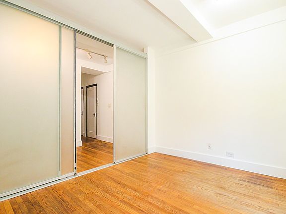 4th image of 11 Waverly Pl #6A