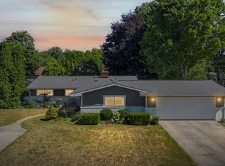 9194 Oakview Dr, Swartz Creek, MI 48473