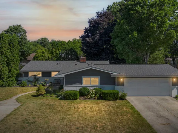 9194 Oakview Dr, Swartz Creek, MI 48473