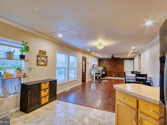 4th image of 343 Dark Hollow Rd