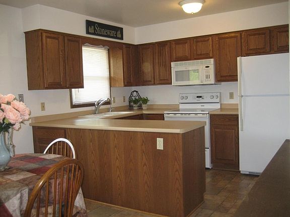3rd image of 2414 Royal Ct