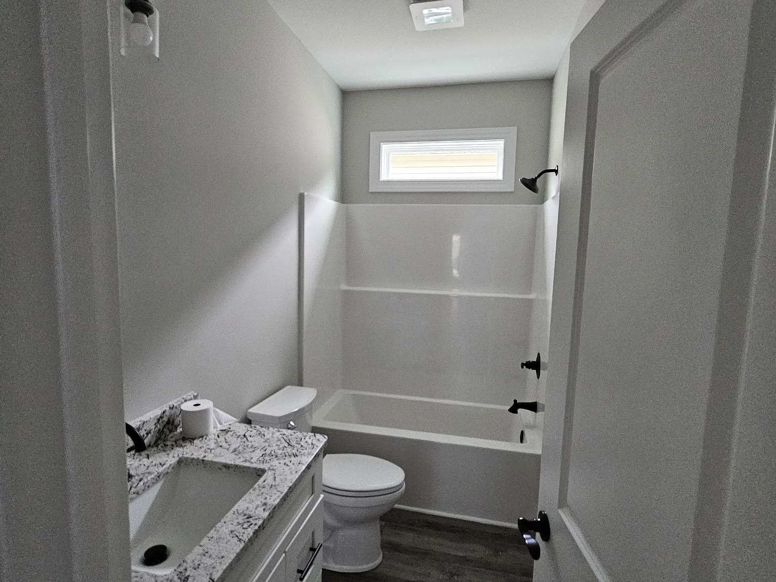 4 bed, 2035 sqft, $2,400 — Photo 4