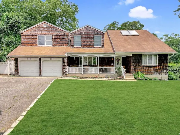 25 Canterbury Lane, Nesconset, NY 11767