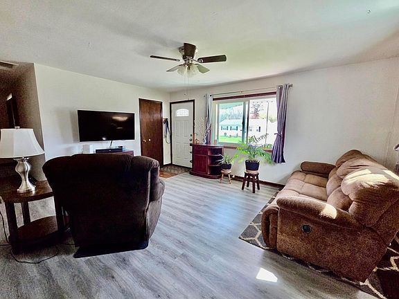 5th image of 3851 Wade Rd