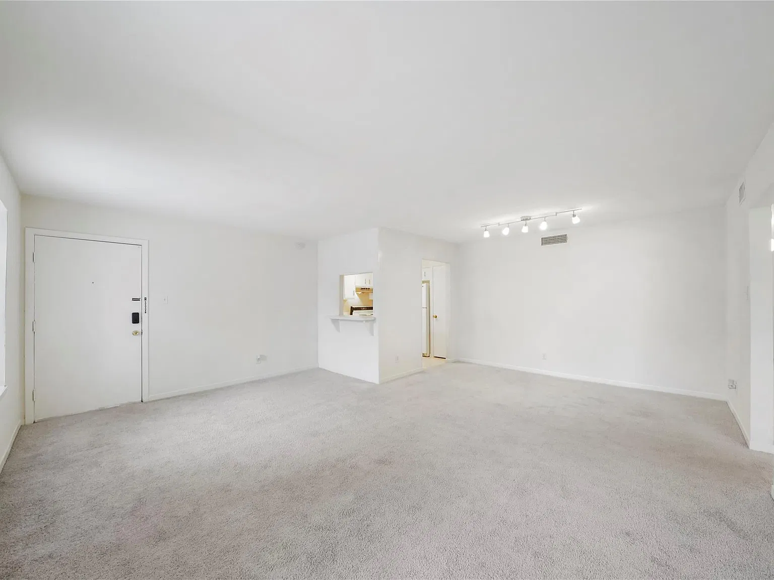 3 bed, 2.0 bath, 1120 sqft, $1,875 — Photo 3