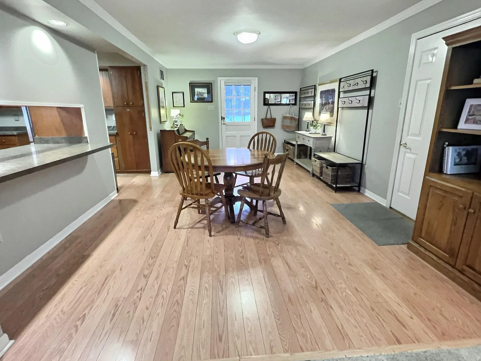 4 bed, 2.5 bath, 2647 sqft, $2,900 — Photo 4