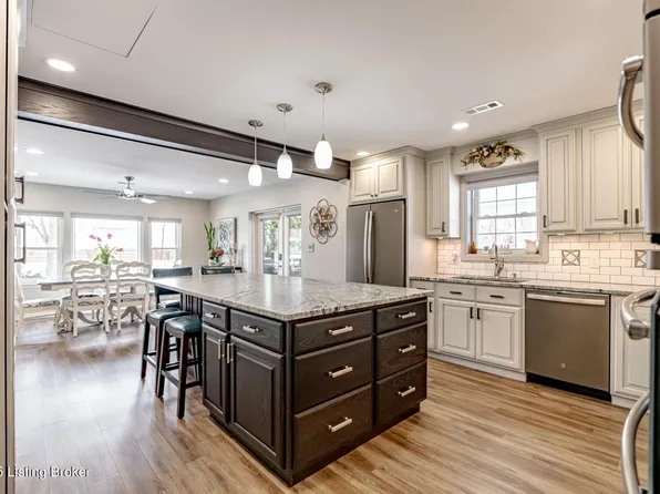 6703 Woodhaven Rd, Louisville, KY 40228