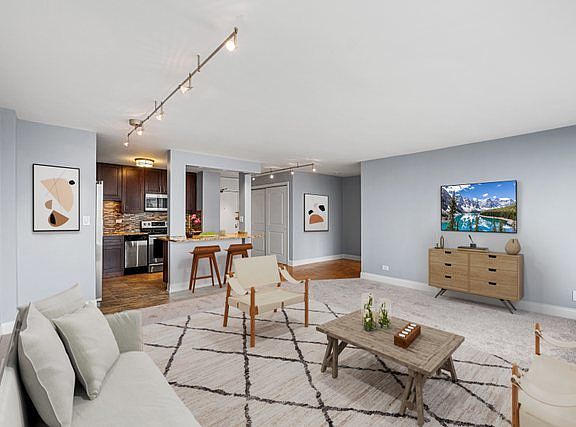 4th image of 5455 N Sheridan Rd APT 711