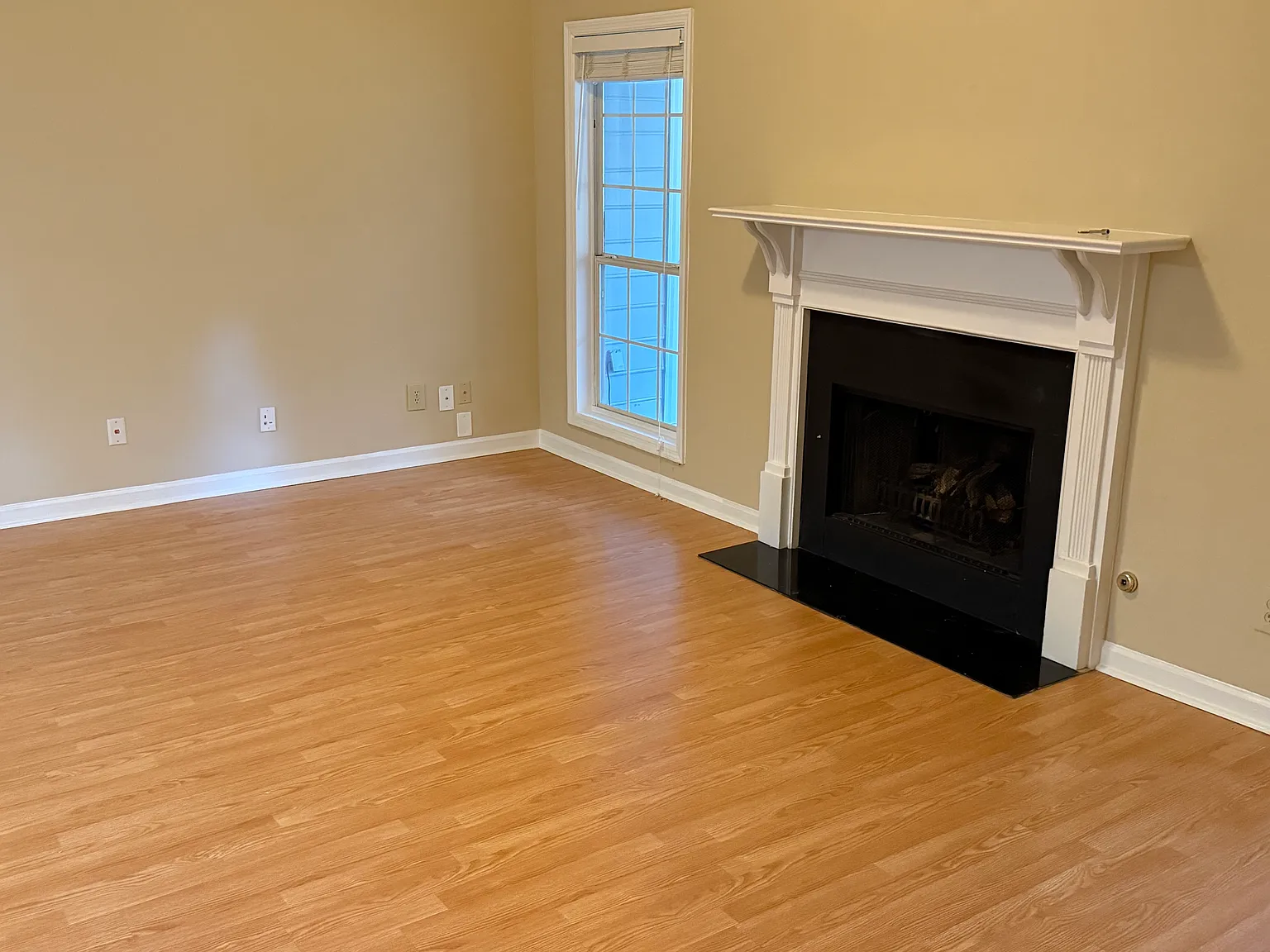 3 bed, 1587 sqft, $2,350 — Photo 2