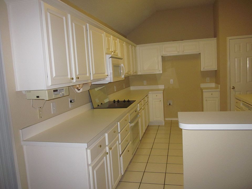 Open and bright Kitchen