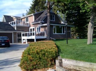 2269 Roselawn Ave W, Roseville, MN 55113