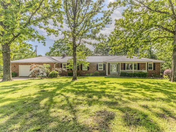 21509 Rockwell Dr, Lebanon, MO 65536
